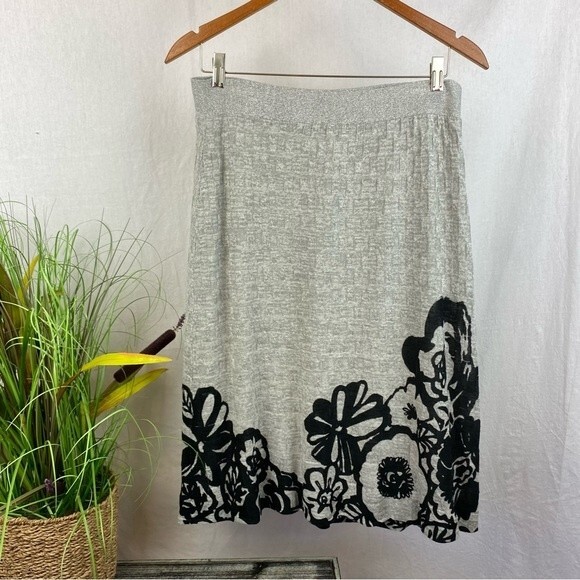 Nic + Zoe Gray & Black Floral Print Knit Midi Skirt M - Picture 2 of 4
